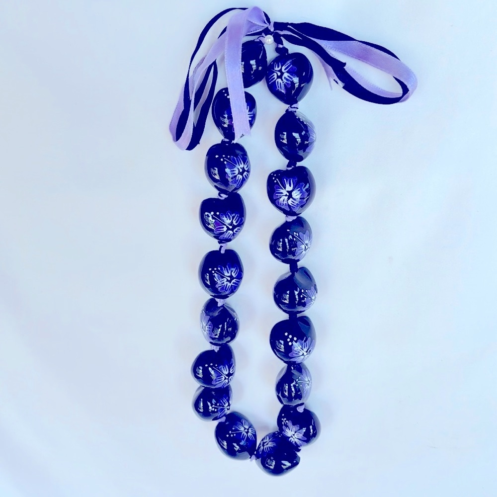 Brand New Beautiful Hawaiian Kukui Nuts Hand Painted Lei 18 Beads - Black/Purple - Picture 3 of 6